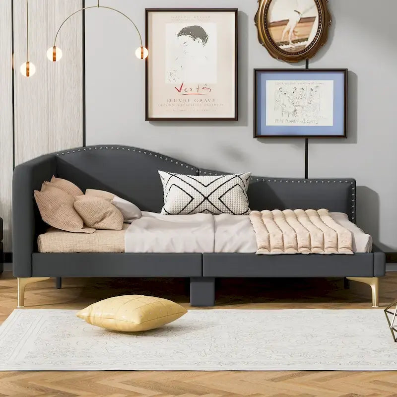 Lit de repos rembourré gris taille Full avec accoudoir