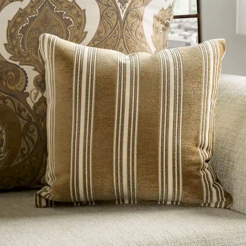 Traditional-style chenille-upholstered sofa with rolled arms (cream)