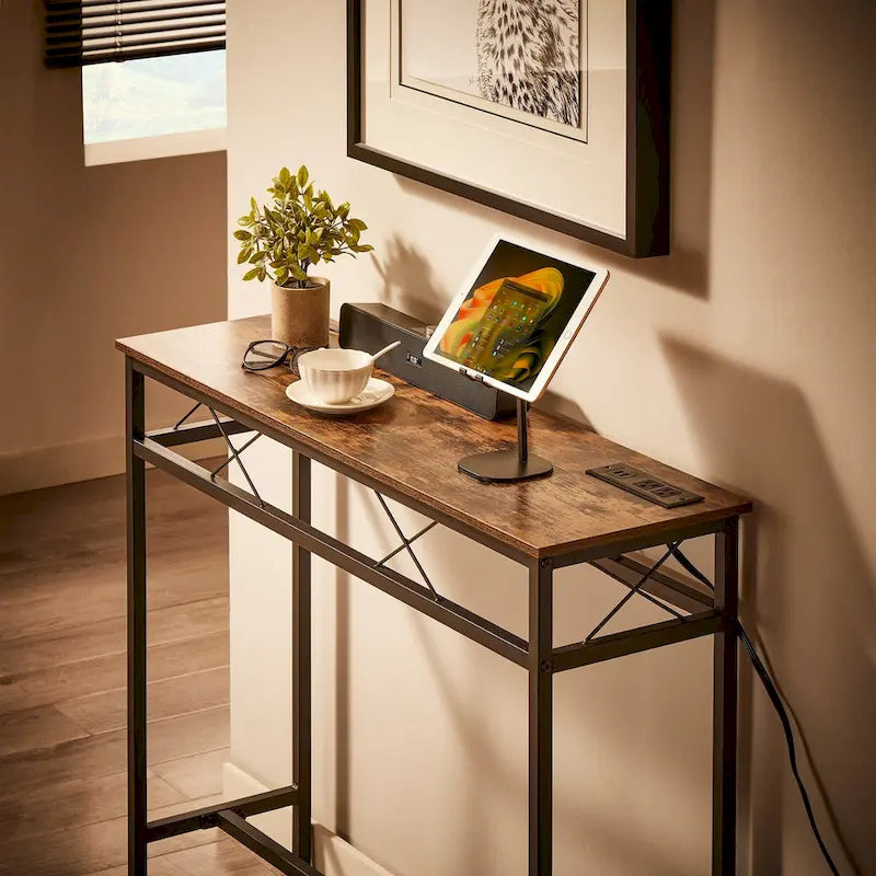 Console rectangulaire en bois de style industriel avec prises d’alimentation secteur et ports de recharge USB