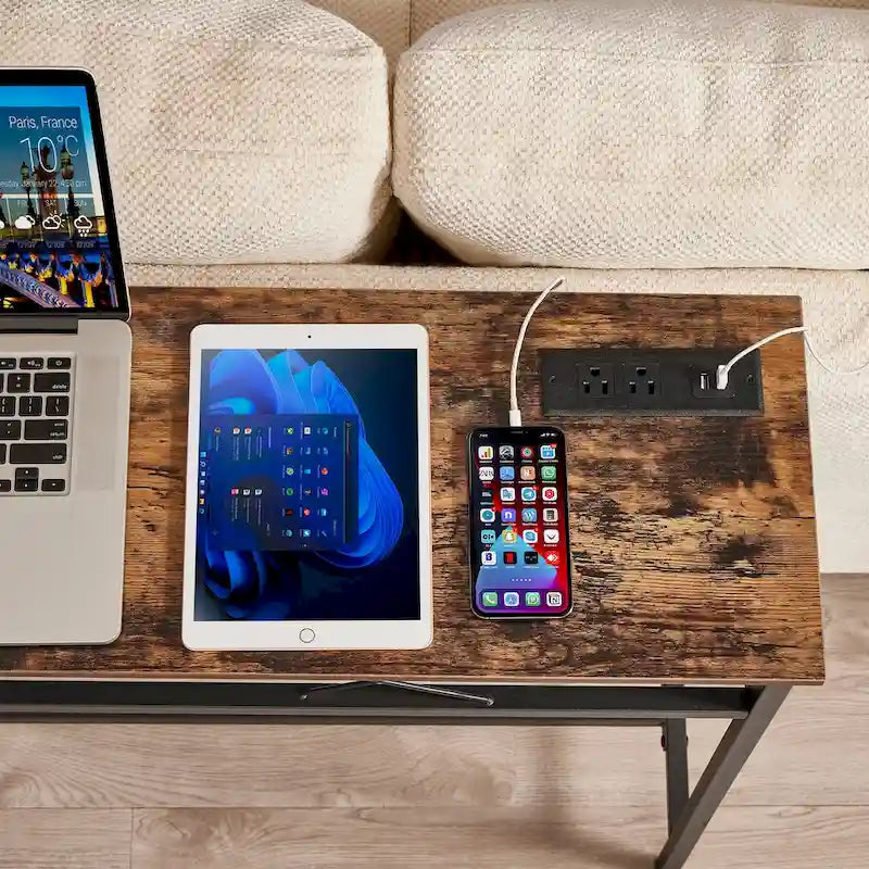 Console rectangulaire en bois de style industriel avec prises d’alimentation secteur et ports de recharge USB
