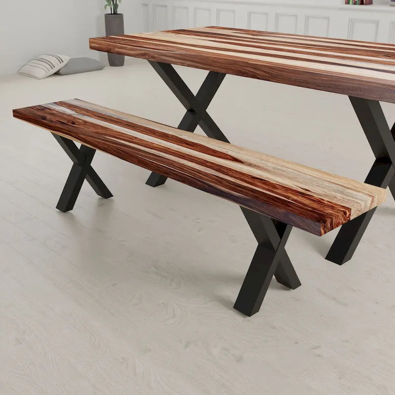 Bank aus naturbelassenem Holz
