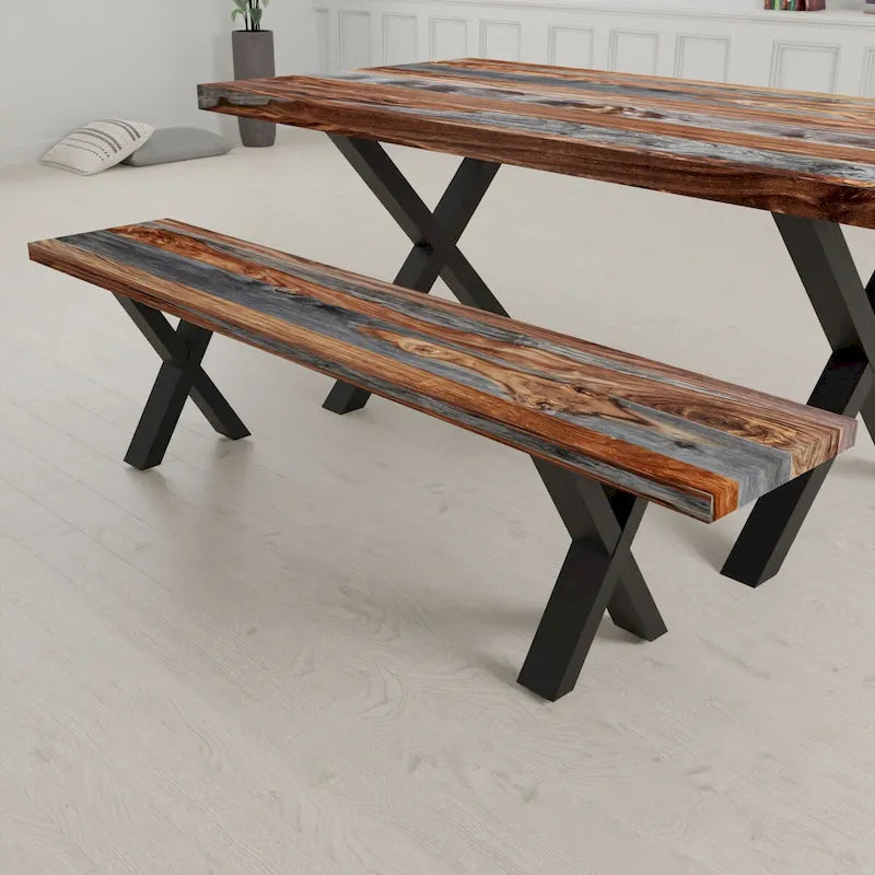 Bank aus naturbelassenem Holz
